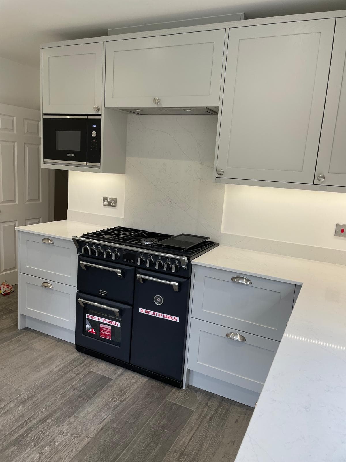Cream shaker kitchen with marble splashback